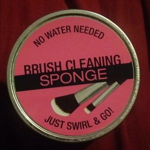 Easy Brush Cleaning